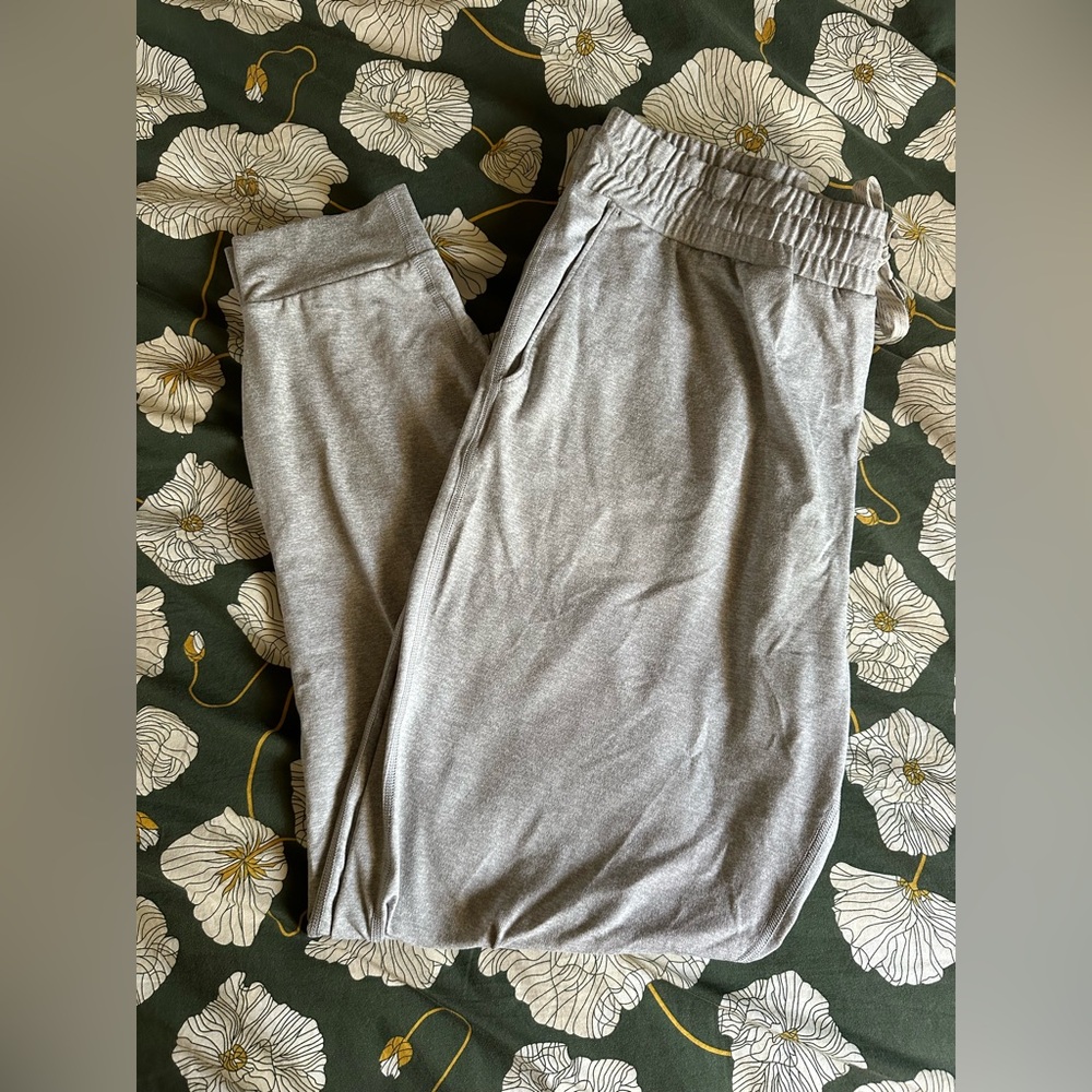 Vuori Performance Joggers Pale Grey Heather XL Long Tall EUC